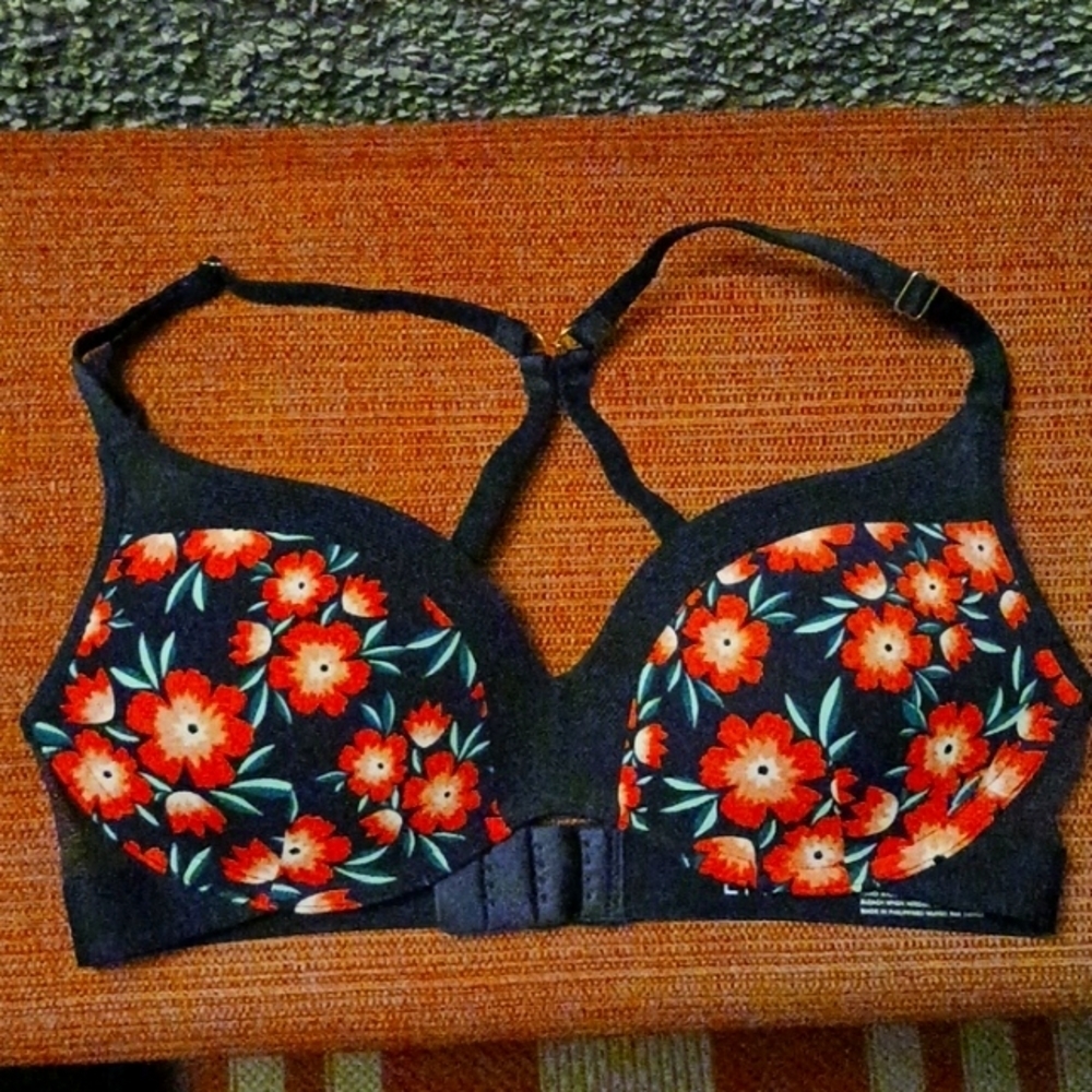 LIKE NEW LIVELY NO WIRE FLOWER BRA SZ 34B